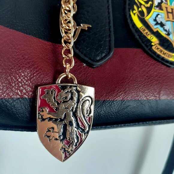 Harry Potter Gryffindor Handbag Maroon Black Striped. Hogwarts Crest Crossbody - Picture 10 of 13